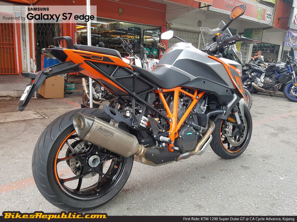 BR_Samsung_First_Ride_KTM_1290_Super_Duke_GT_-4