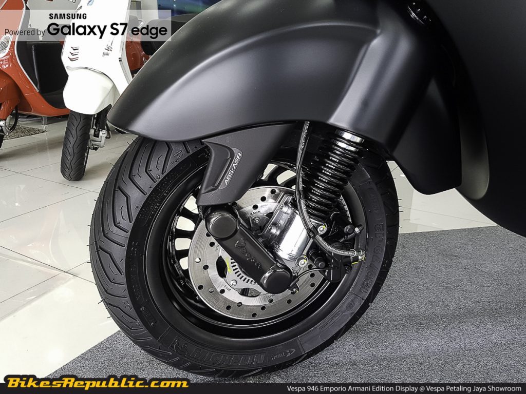 BR_Samsung_Vespa_946_Armani_Edition_-7