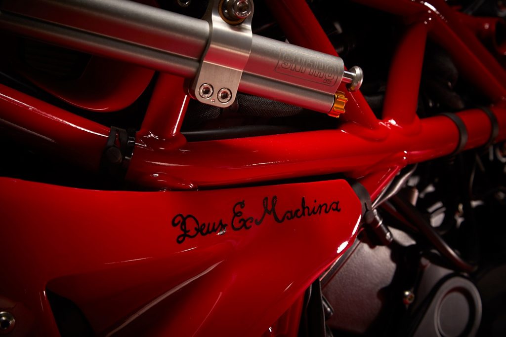 MV-Agusta-Brutale-Ago-TT-Deus-ex-Machina-LA-4