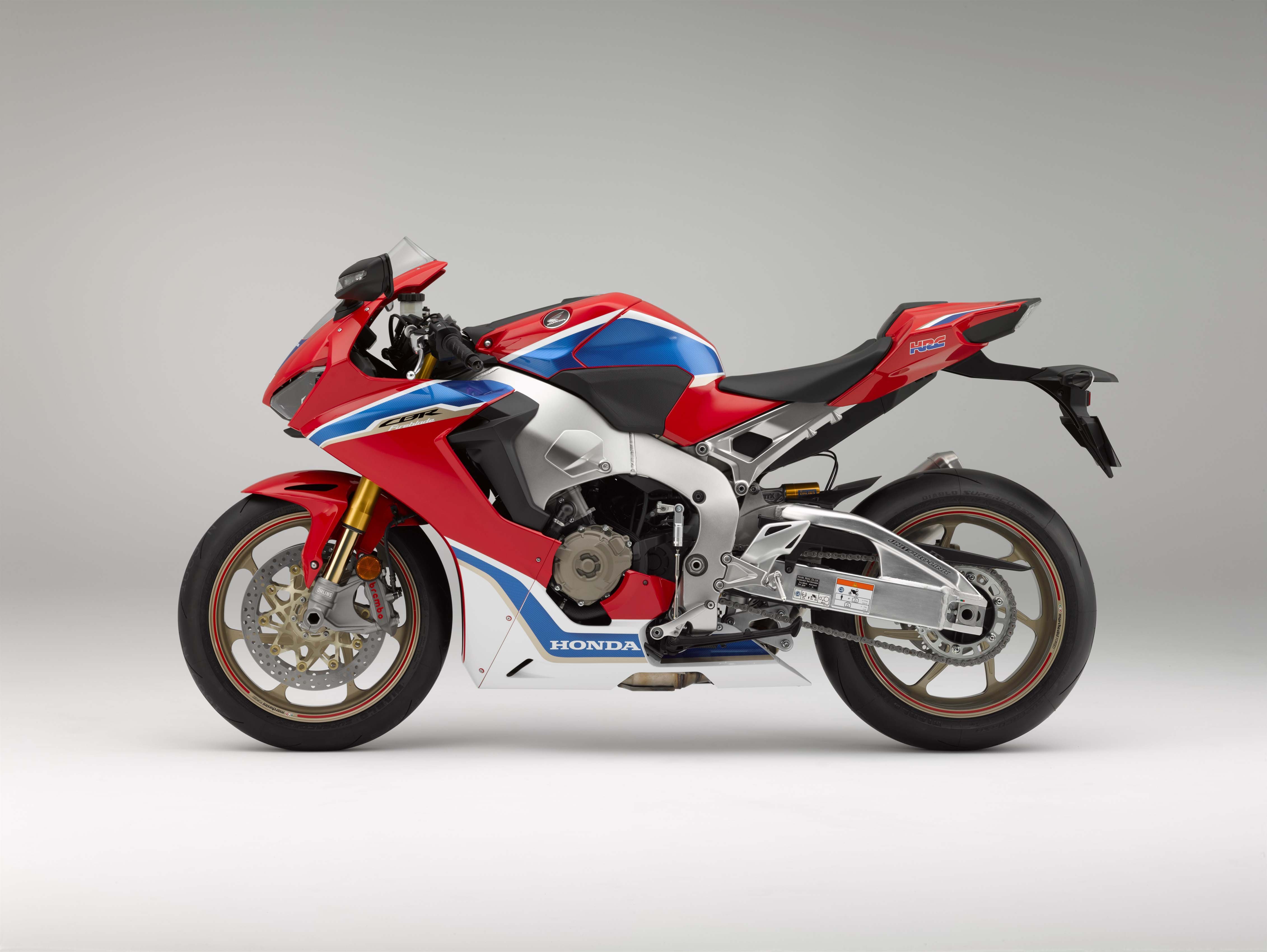 The New Honda Cbr1000rr Fireblade Is Already Here In Malaysia From Rm144 000 Bikesrepublic