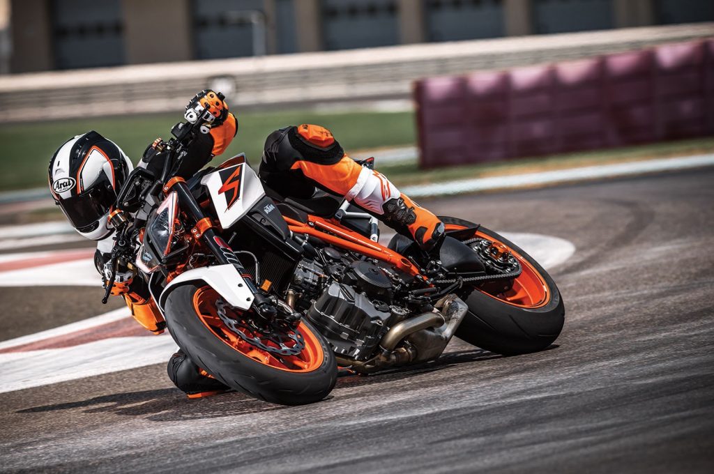 2-ktm-1290-super-duke-r