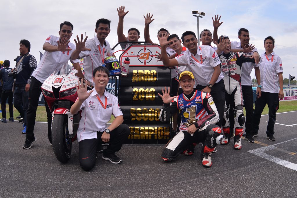 zaqhwan-duduk-kanan-meraikan-kemenangan-bersama-pasukan-musashi-boon-siew-honda-racing