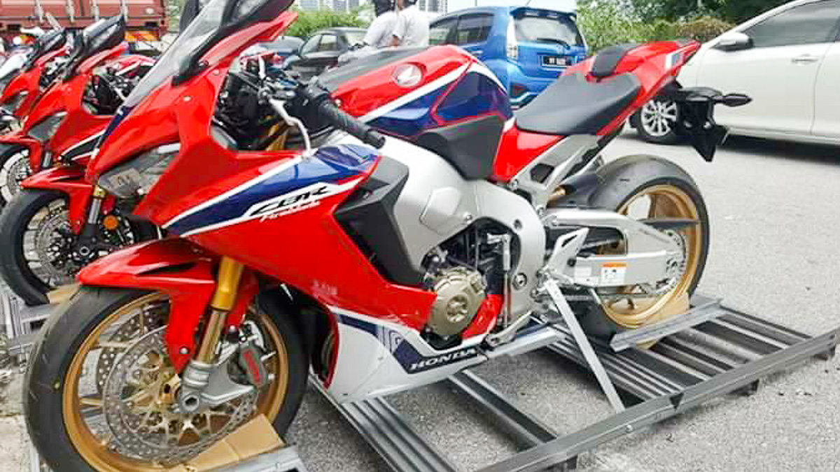 The New Honda Cbr1000rr Fireblade Is Already Here In Malaysia From Rm144 000 Bikesrepublic