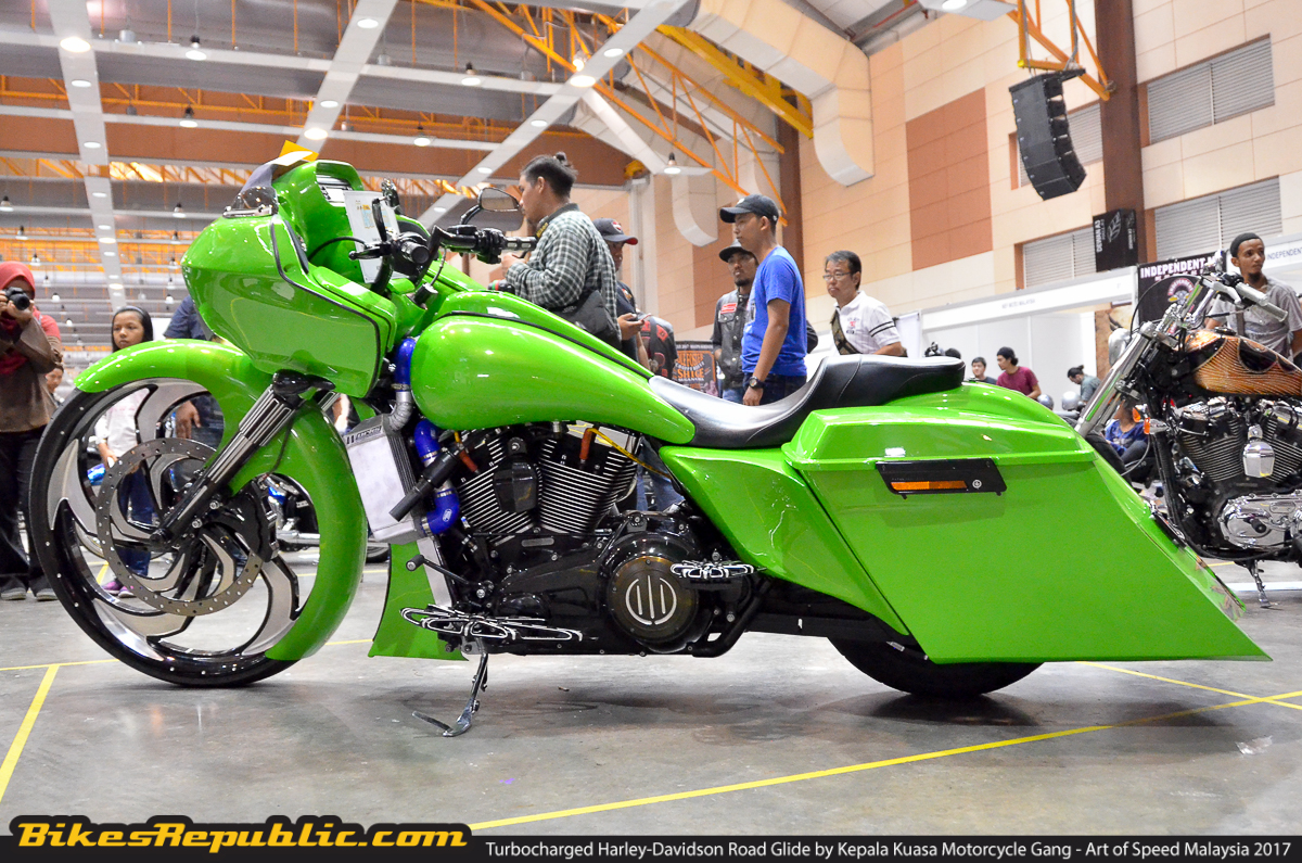 Turbocharged Harley Davidson Road Glide Mean Green Turbo Machine Motorcycle News Motorcycle Reviews From Malaysia Asia And The World Bikesrepublic Com Turbocharged Harley Davidson Road Glide Mean Green Turbo Machine Motorcycle News Motorcycle Reviews From Malaysia Asia And The World Bikesrepublic Com
