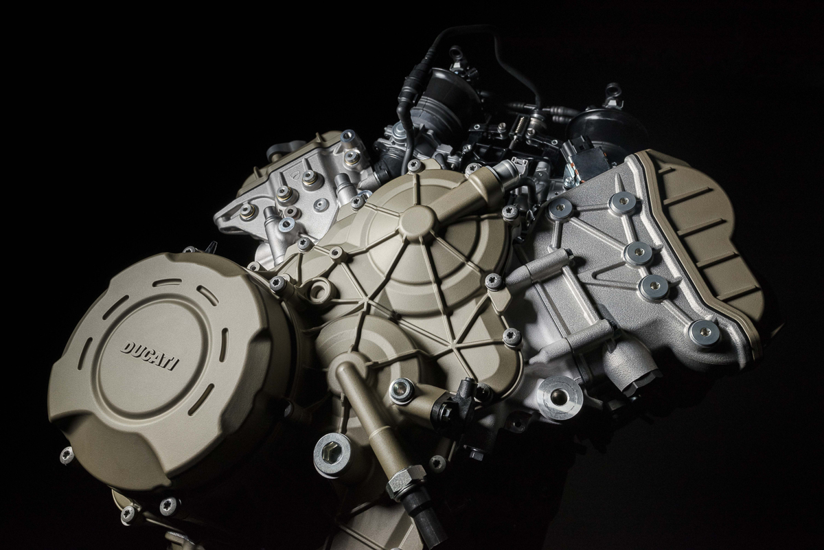 Ducati officially unveils Desmosedici Stradale V4 engine 210hp