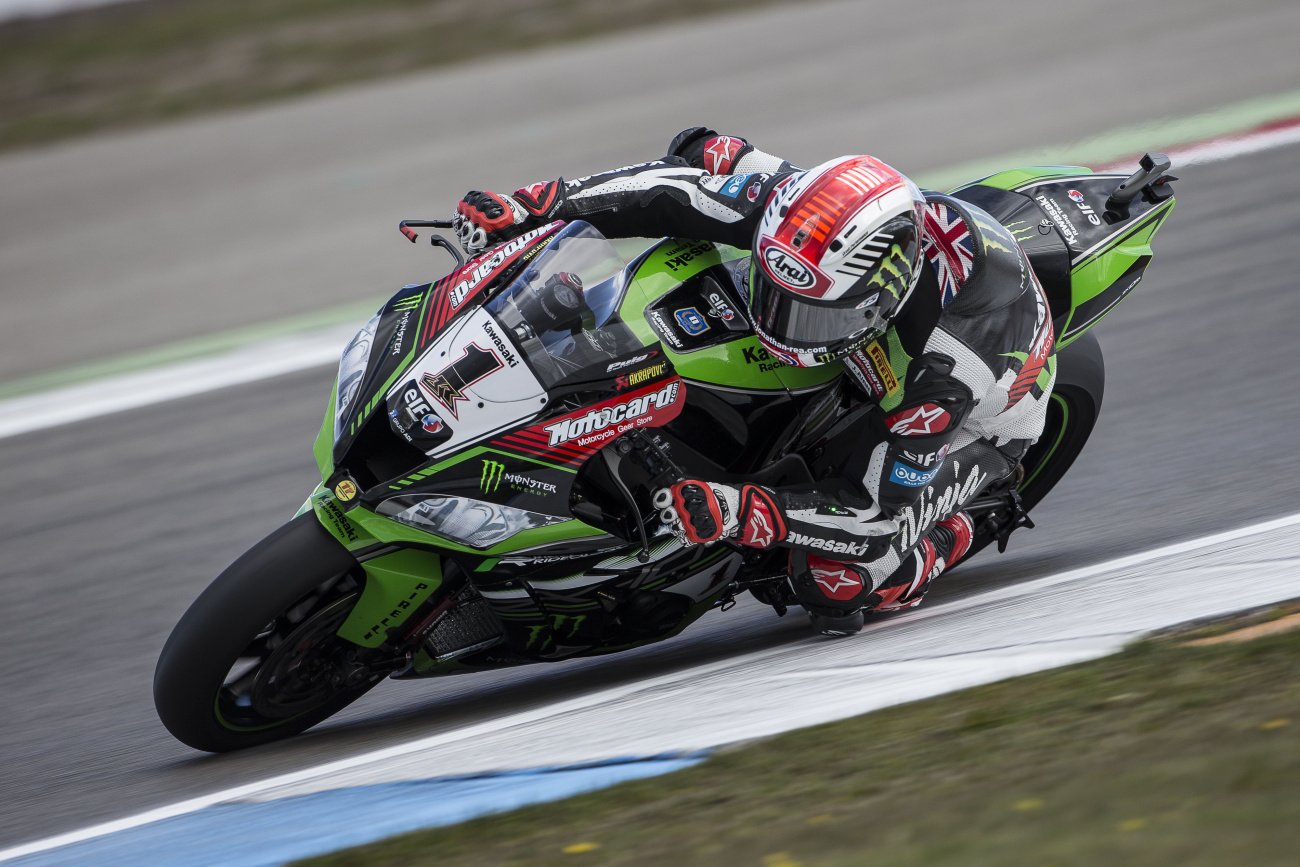 Kawasaki Ninja Zx 10r Dominates Racing Bikesrepublic Kawasaki Ninja Zx 10r Dominates Racing Bikesrepublic