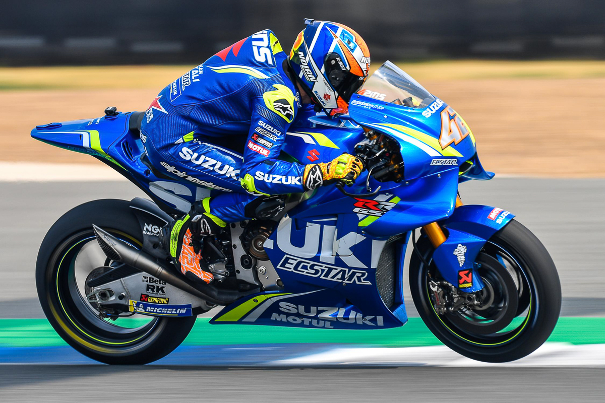 Гонки мото gp. MOTOGP Suzuki. Мото ГП 2021. Мотоцикл Сузуки 2019. Мотогонки мото GP.