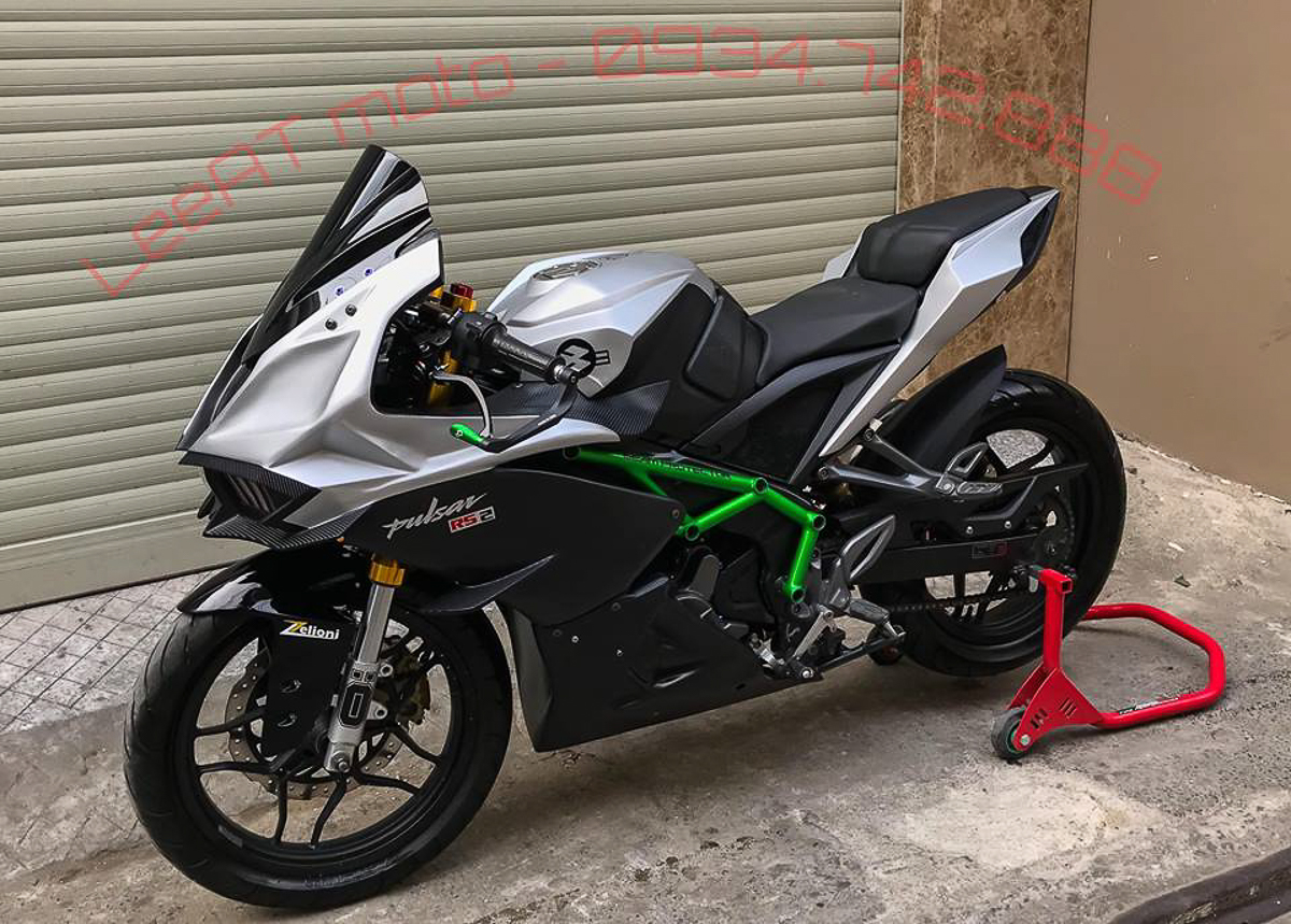 Bajaj Pulsar RS200 converted into a Kawasaki H2 