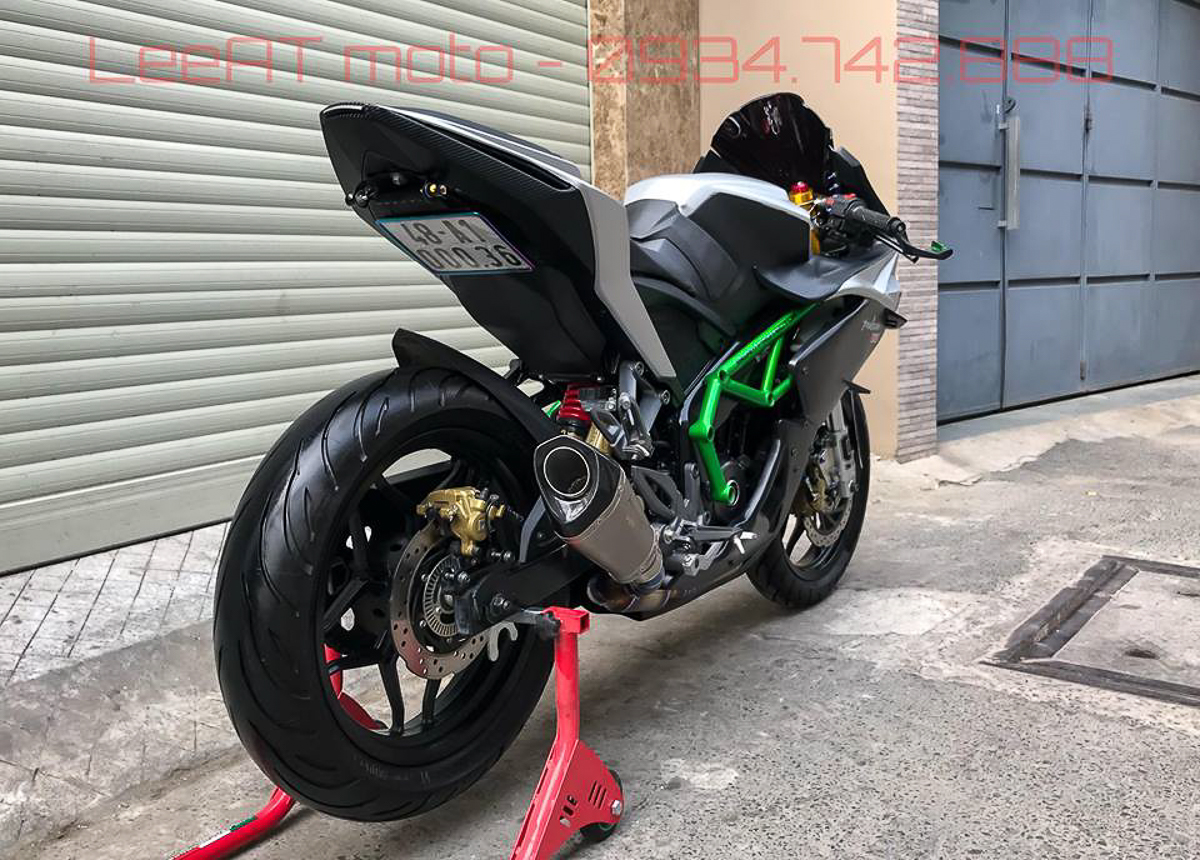 Bajaj Pulsar Rs0 Converted Into A Kawasaki H2 Bikesrepublic