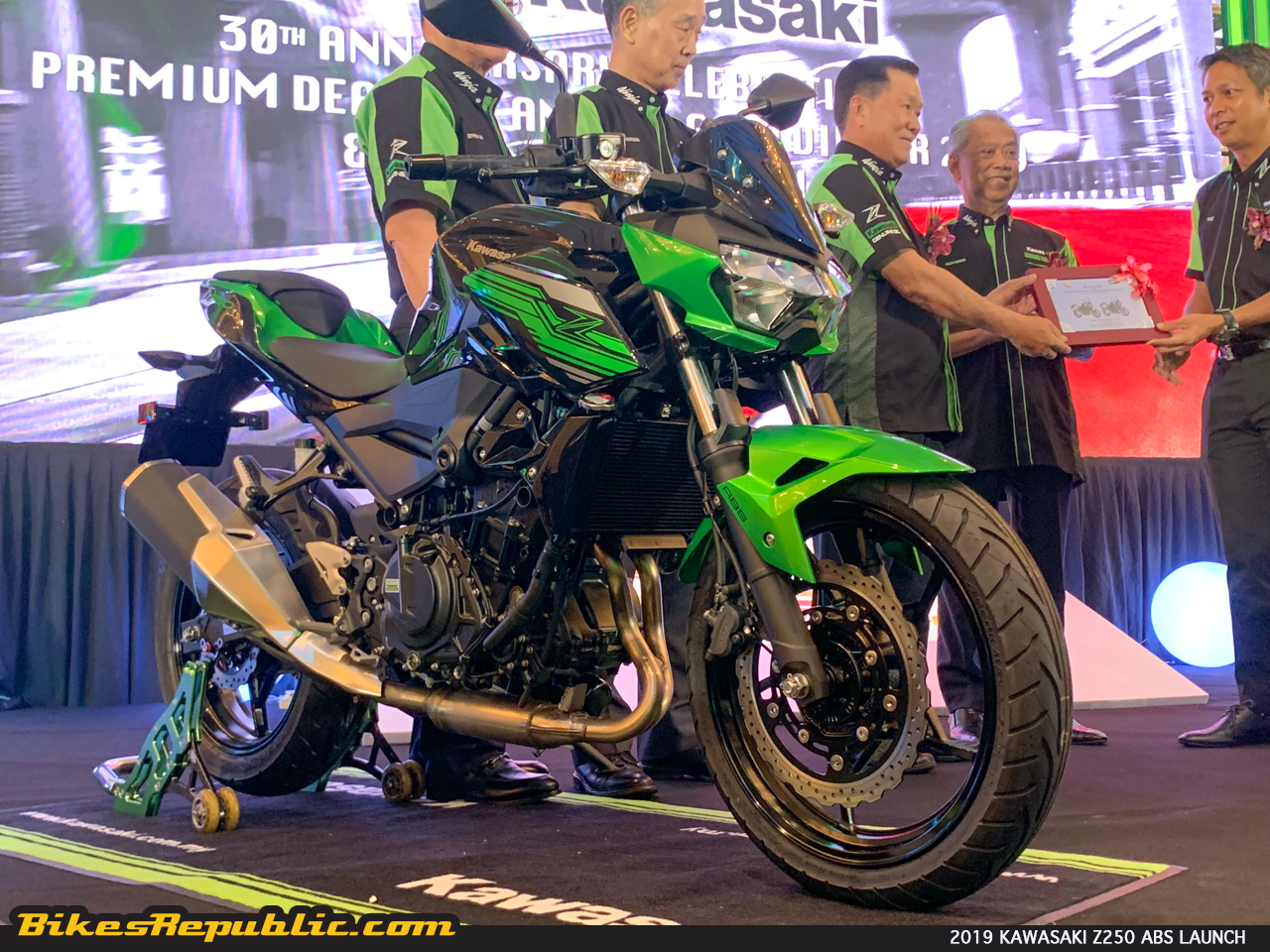 2019 Kawasaki Z250 ABS, Kawasaki Z400 SE Launched (from RM 21,998.00) - Motorcycle news, Motorcycle reviews from Malaysia, and the world -