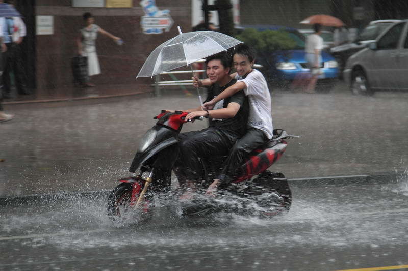 10 Tips for Riding in the Rain - Motorcycle news, Motorcycle reviews from  Malaysia, Asia and the world - BikesRepublic.com