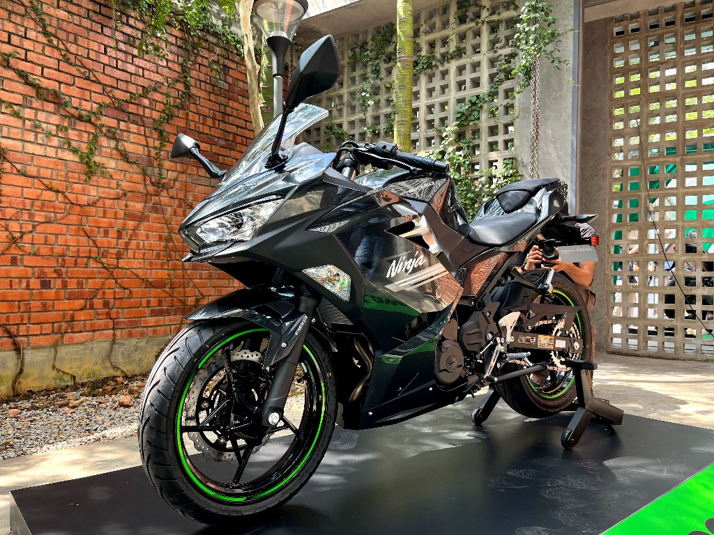 MODENAS Ninja 250 ABS, Ninja 250 And Z250 ABS Now In Malaysia - From  RM18,900 - Motorcycle news, Motorcycle reviews from Malaysia, Asia and the  world - BikesRepublic.com