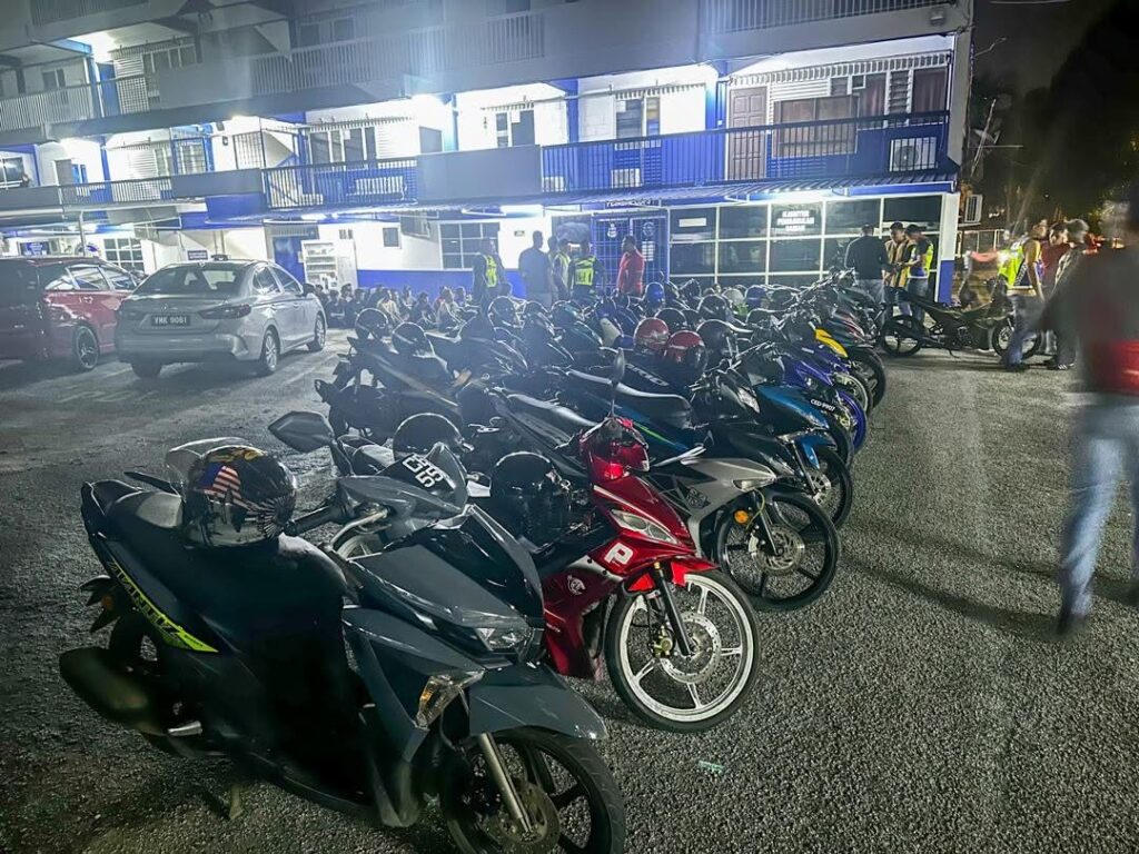 Cakera brek motosikal lucah